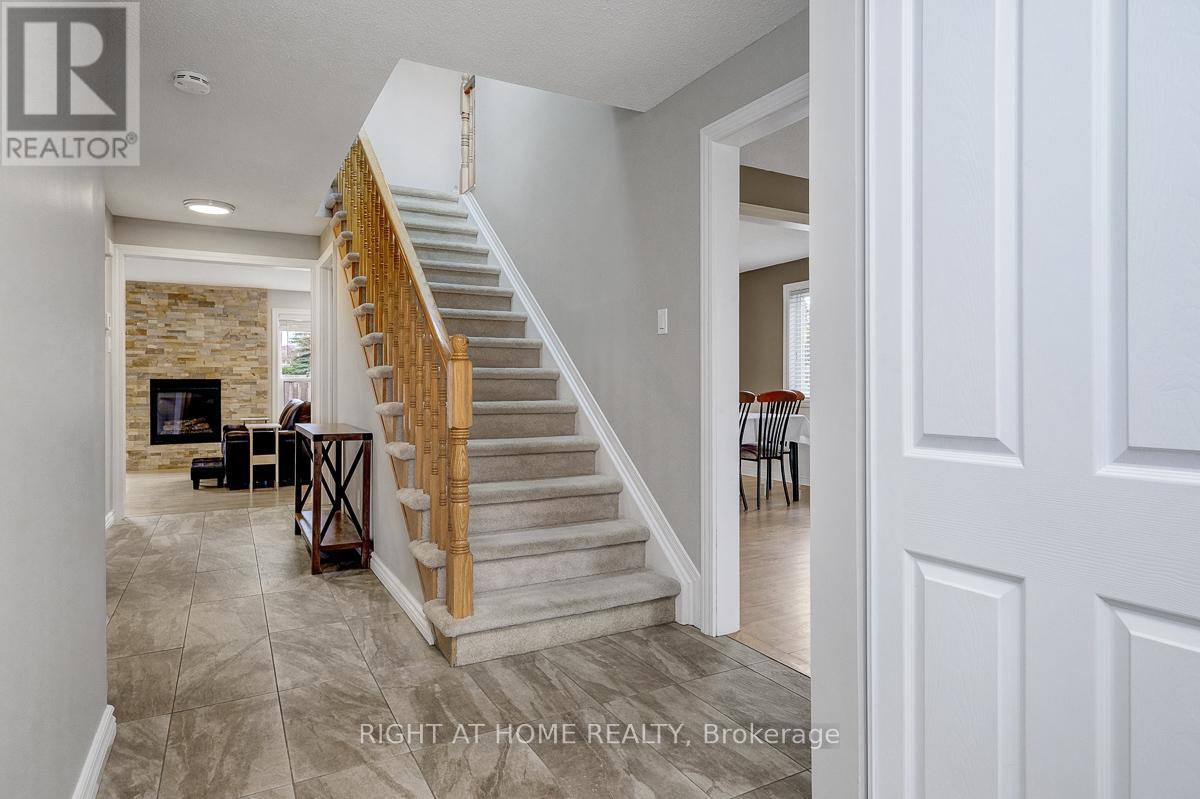 1899 Rosewind Court, Ottawa, Ontario  K1C 7E3 - Photo 3 - X13143160