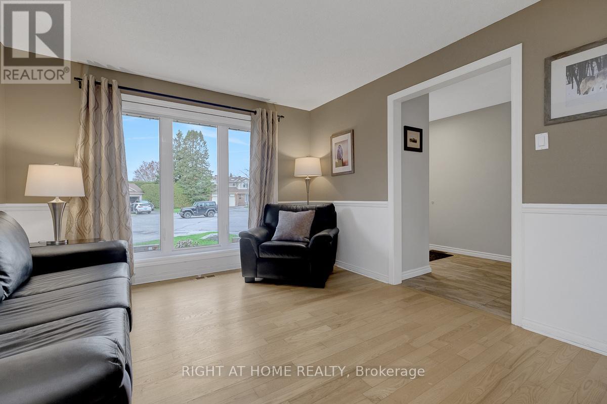 1899 Rosewind Court, Ottawa, Ontario  K1C 7E3 - Photo 4 - X13143160