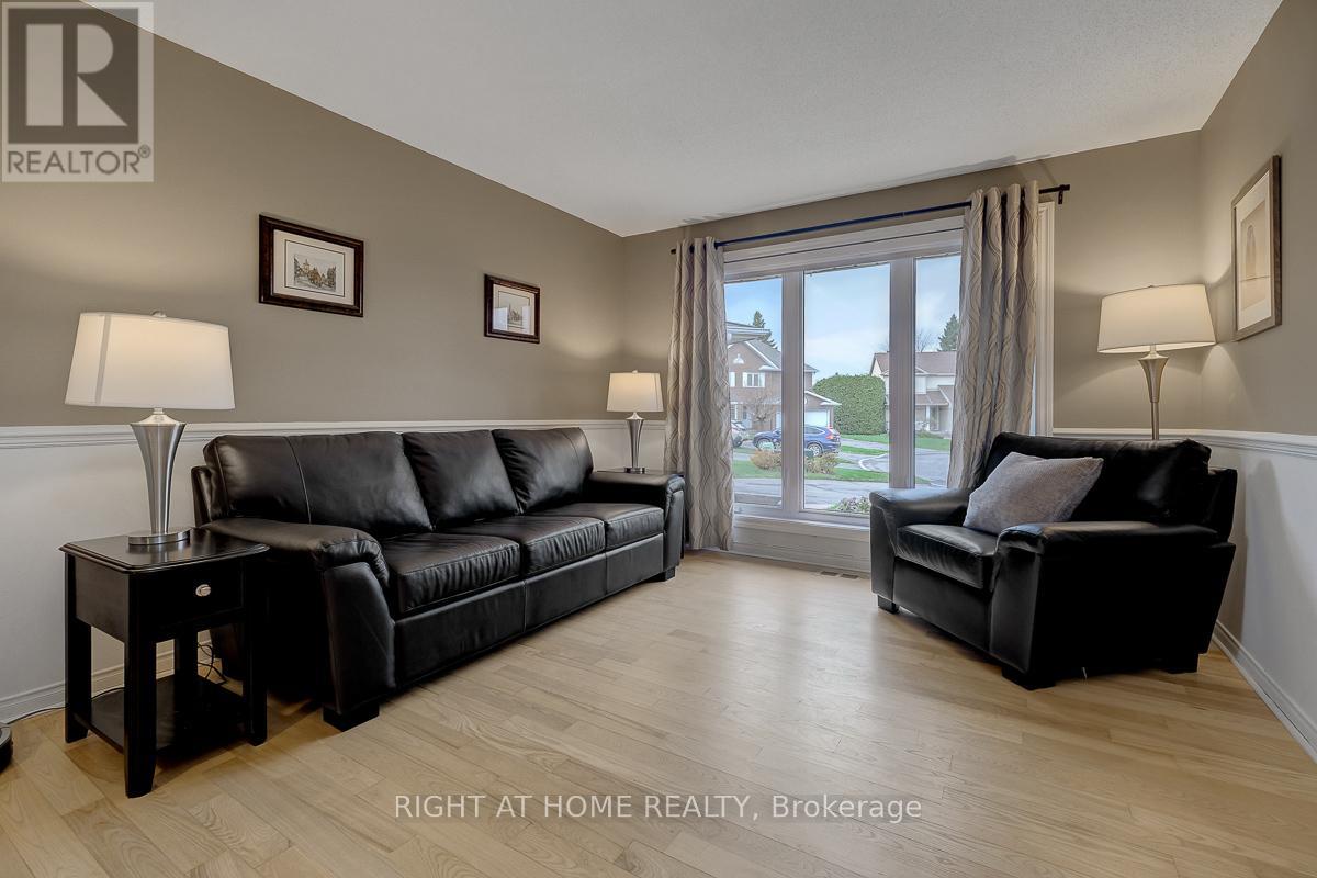 1899 Rosewind Court, Ottawa, Ontario  K1C 7E3 - Photo 5 - X13143160