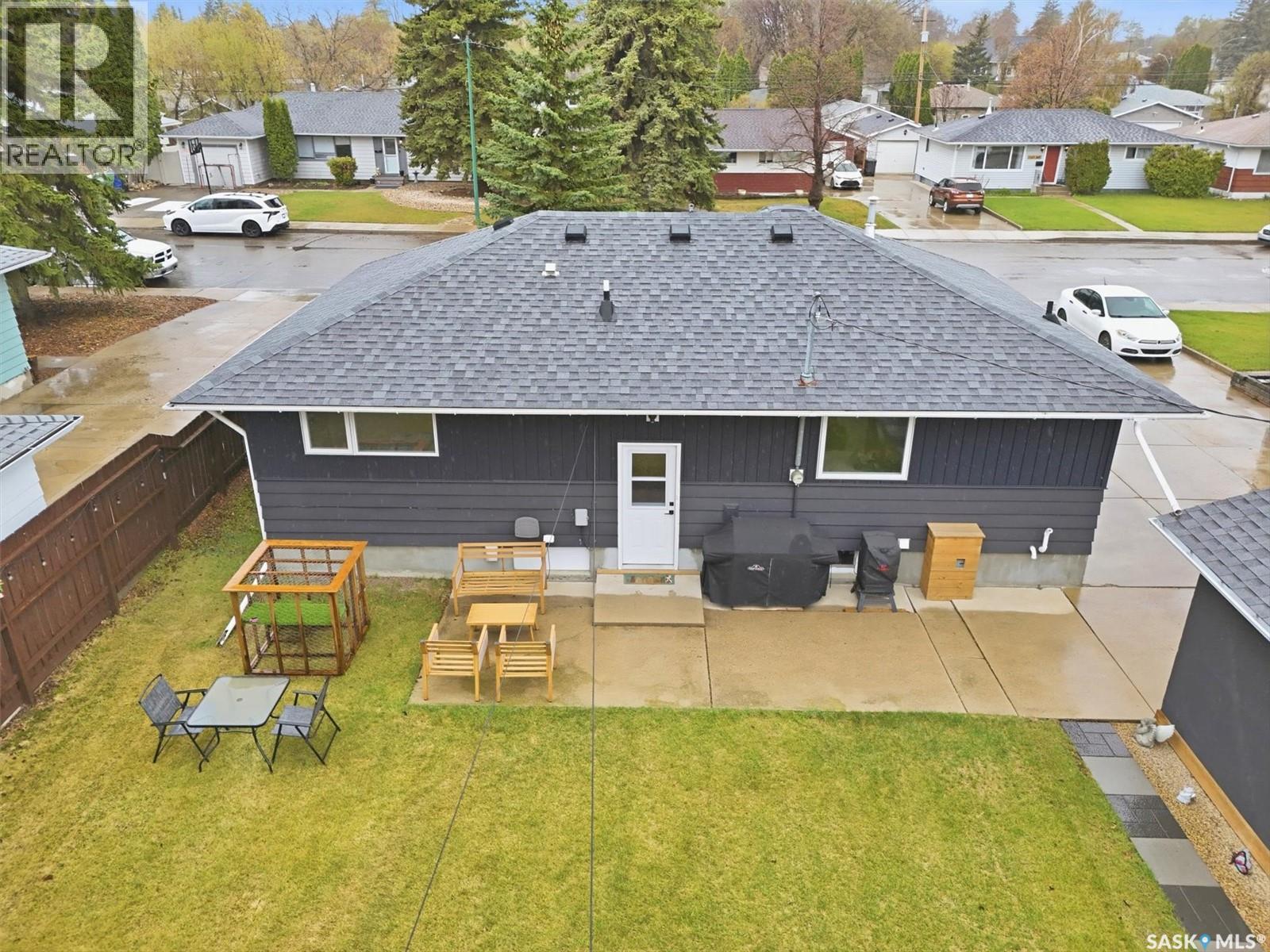 2417 Hanover Avenue, Saskatoon, Saskatchewan  S7J 1E7 - Photo 3 - SK036279