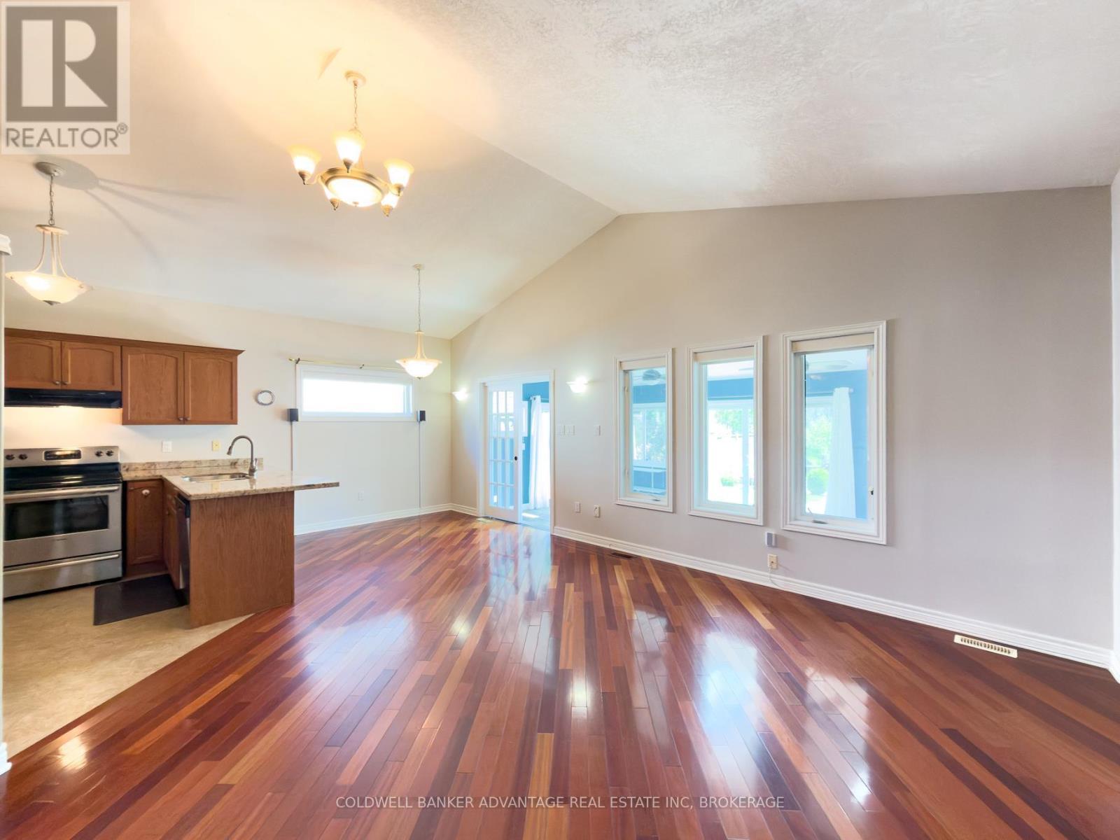 32 Michaela Crescent, Pelham, Ontario  L0S 1E4 - Photo 13 - X13142966