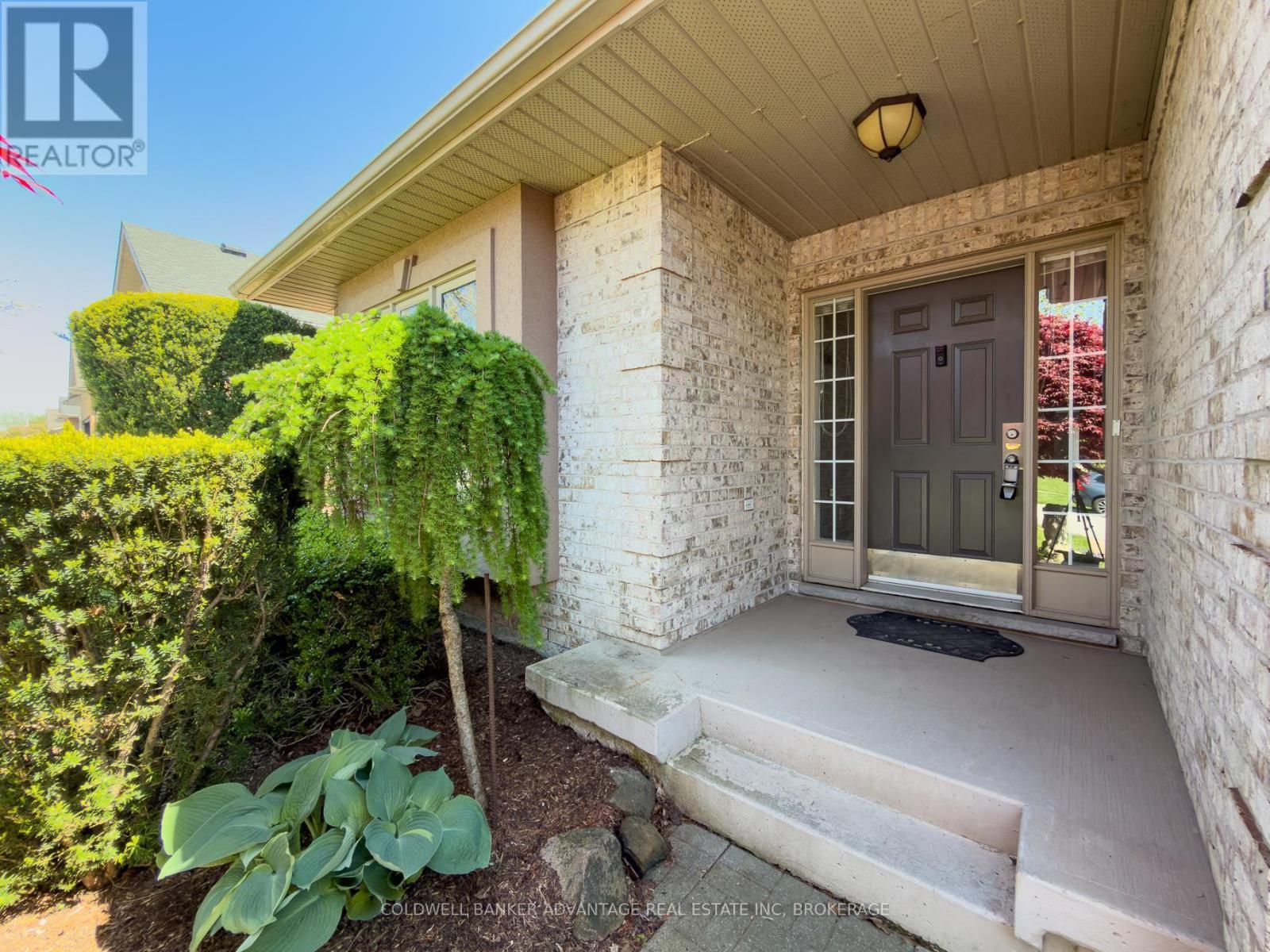 32 Michaela Crescent, Pelham, Ontario  L0S 1E4 - Photo 5 - X13142966