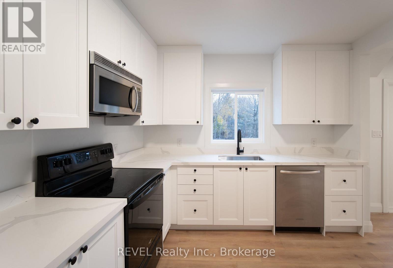 Upper - 718 Ontario Road, Welland, Ontario  L3B 5C9 - Photo 8 - X13143058