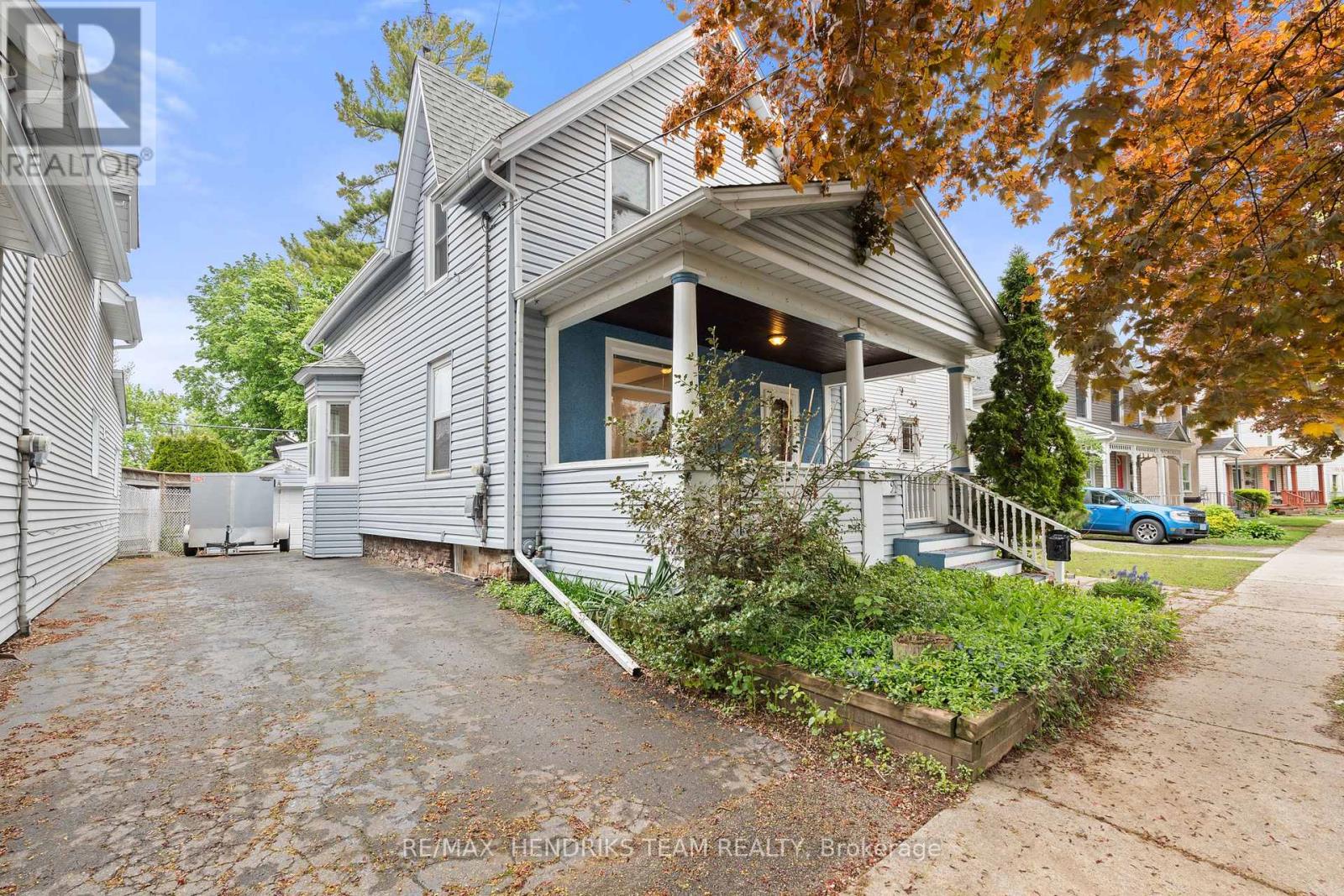 9 1/2 Elizabeth Street, St. Catharines, Ontario  L2R 2K8 - Photo 1 - X13143146