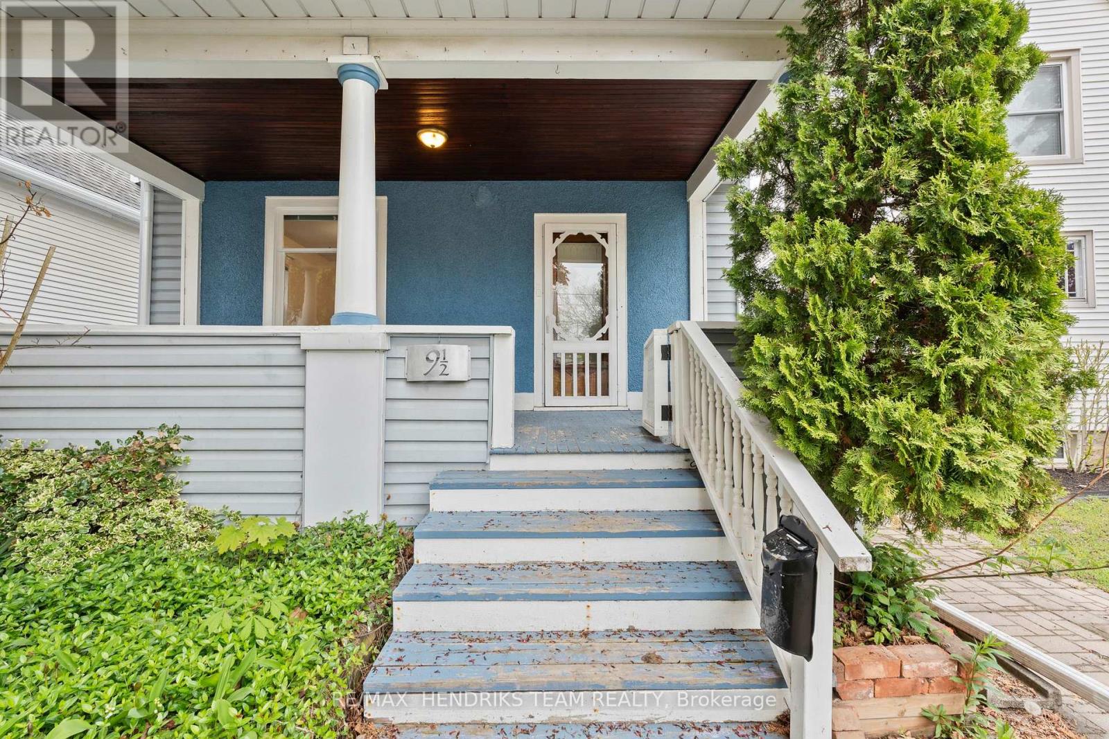 9 1/2 Elizabeth Street, St. Catharines, Ontario  L2R 2K8 - Photo 2 - X13143146