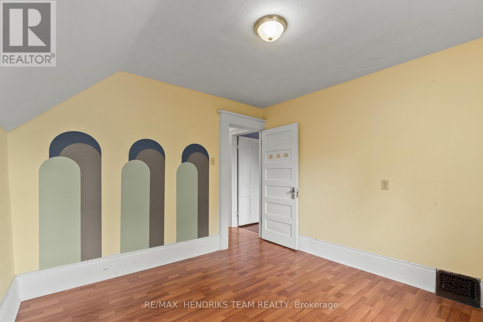 9 1/2 Elizabeth Street, St. Catharines, Ontario  L2R 2K8 - Photo 25 - X13143146