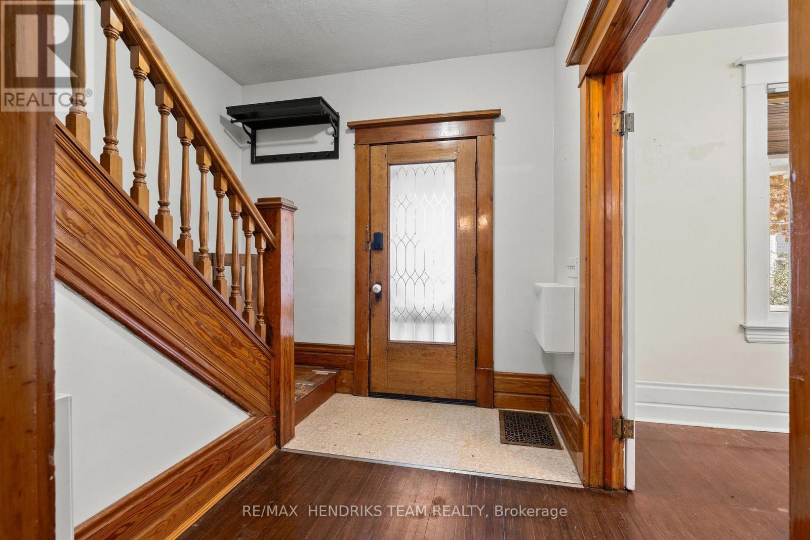 9 1/2 Elizabeth Street, St. Catharines, Ontario  L2R 2K8 - Photo 4 - X13143146