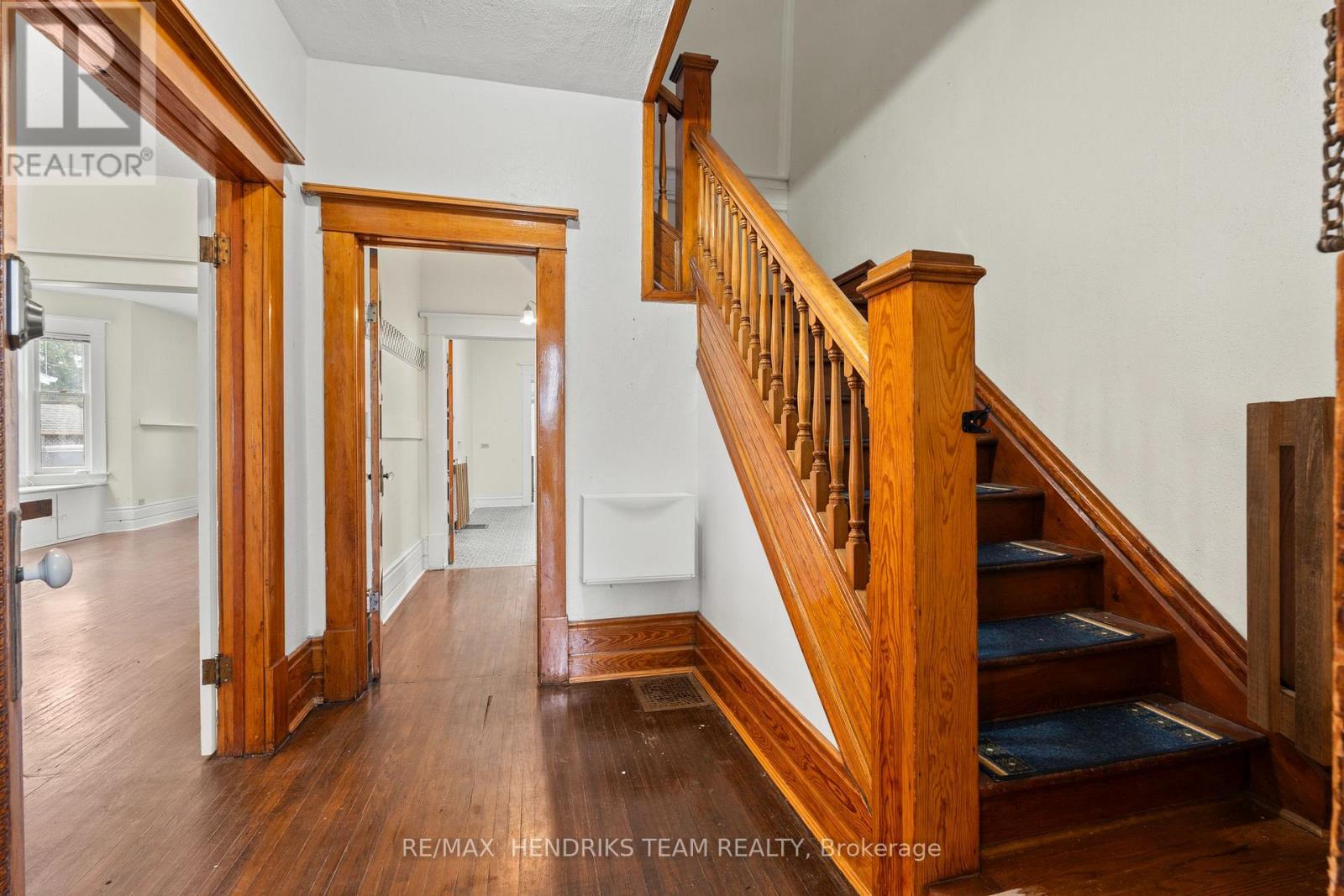 9 1/2 Elizabeth Street, St. Catharines, Ontario  L2R 2K8 - Photo 5 - X13143146