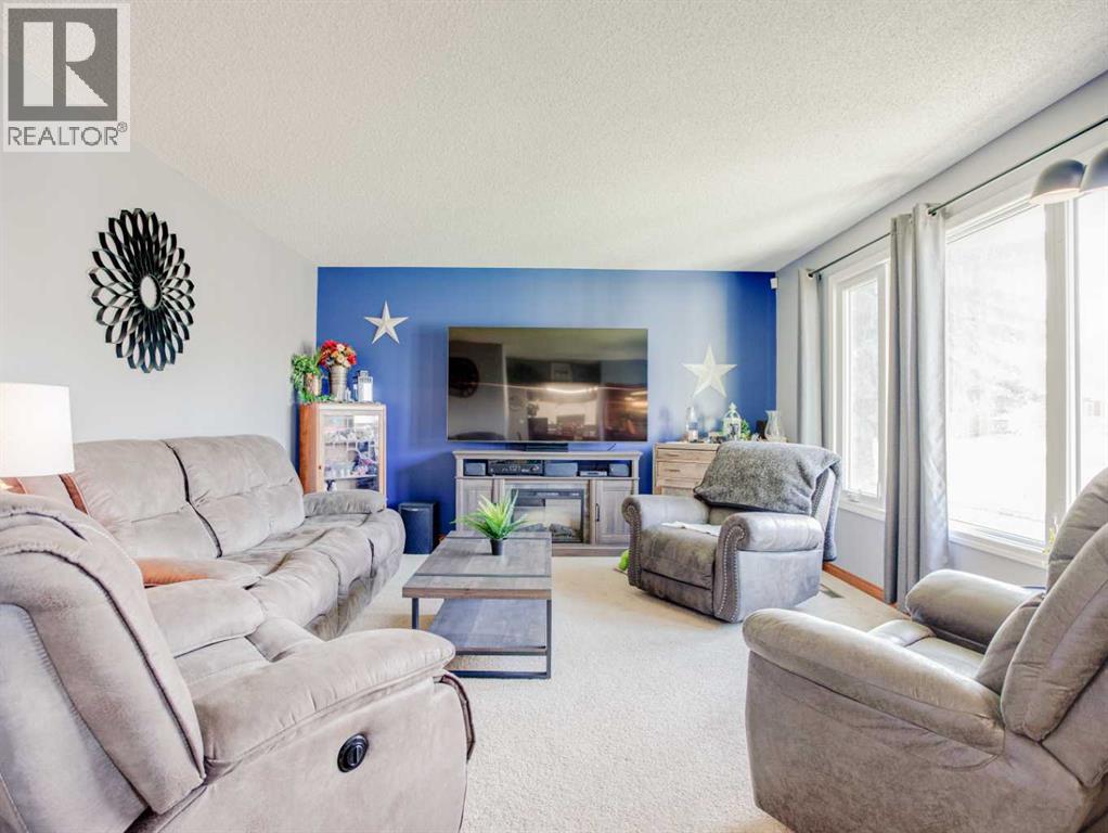 2710 9 Avenue N, Lethbridge, Alberta  T1H 1J7 - Photo 2 - A2312194