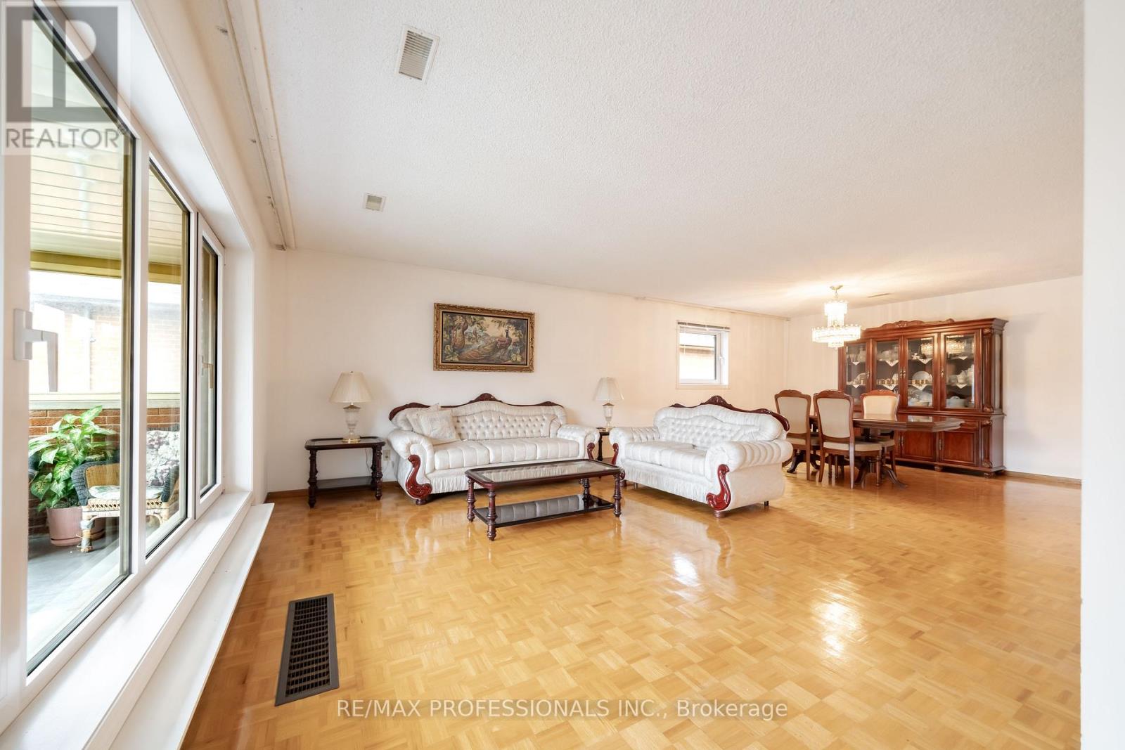 1164 Kipling Avenue, Toronto, Ontario  M9B 3M6 - Photo 2 - W13142532