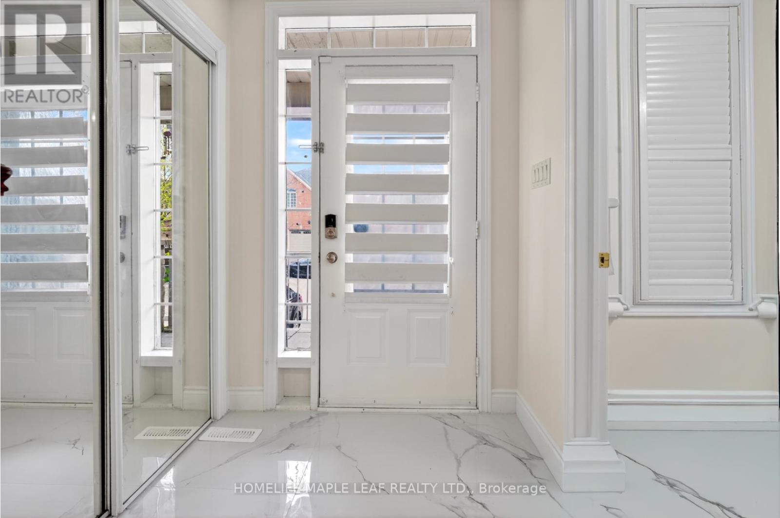 6 Clearjoy Street, Brampton, Ontario  L6V 4P1 - Photo 4 - W13136954