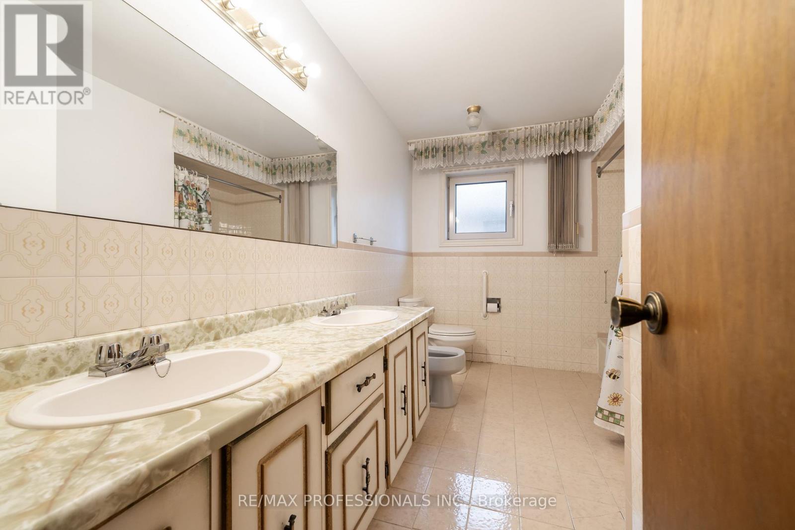 1164 Kipling Avenue, Toronto, Ontario  M9B 3M6 - Photo 11 - W13142532