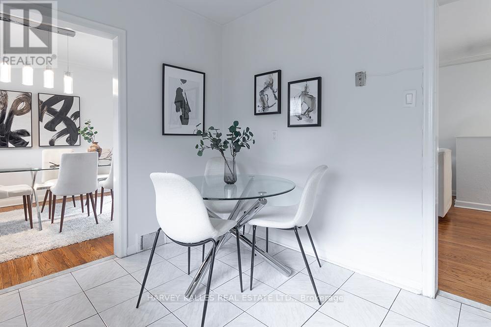 135 Combe Avenue, Toronto, Ontario  M3H 4K2 - Photo 17 - C13143060