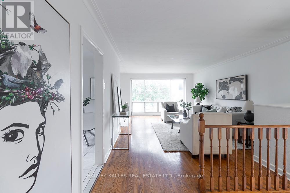 135 Combe Avenue, Toronto, Ontario  M3H 4K2 - Photo 19 - C13143060