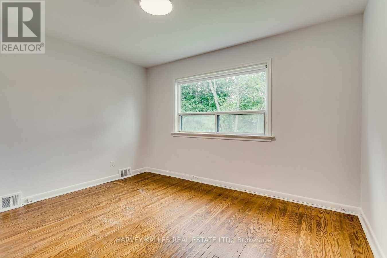 135 Combe Avenue, Toronto, Ontario  M3H 4K2 - Photo 23 - C13143060