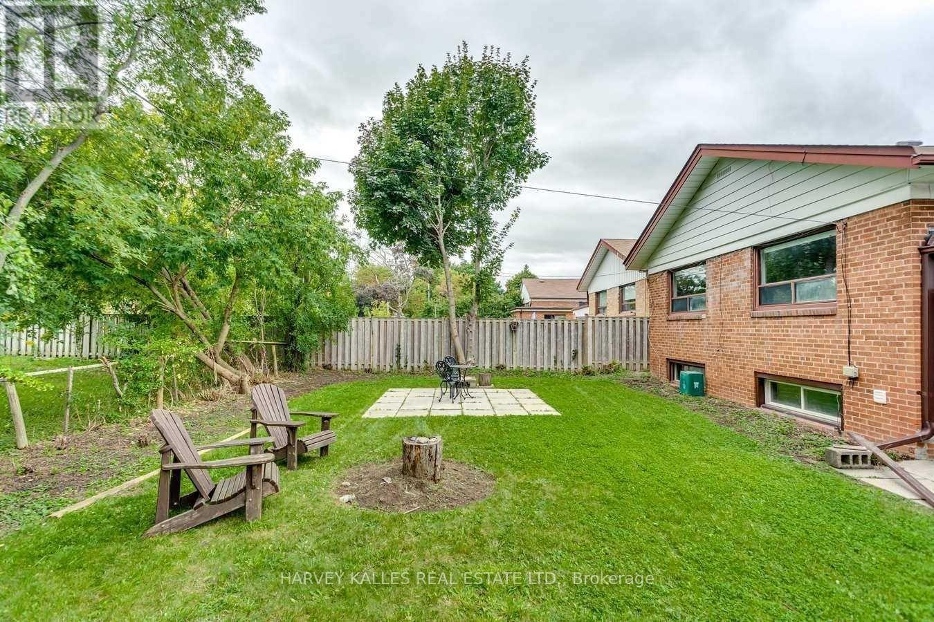 135 Combe Avenue, Toronto, Ontario  M3H 4K2 - Photo 33 - C13143060
