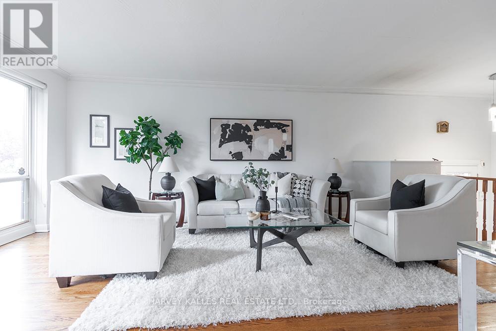 135 Combe Avenue, Toronto, Ontario  M3H 4K2 - Photo 4 - C13143060