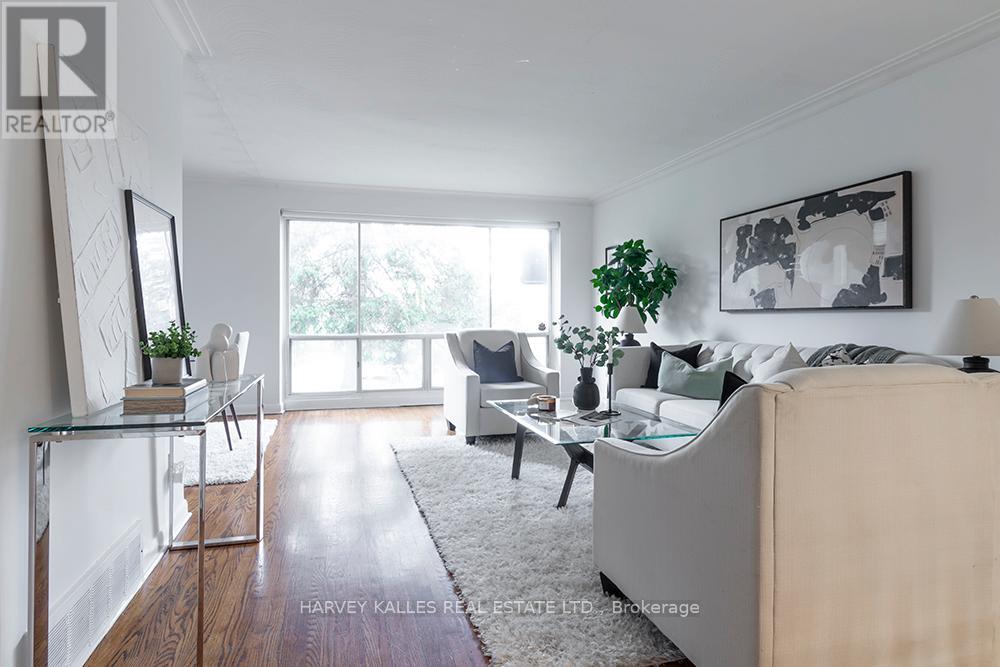 135 Combe Avenue, Toronto, Ontario  M3H 4K2 - Photo 6 - C13143060