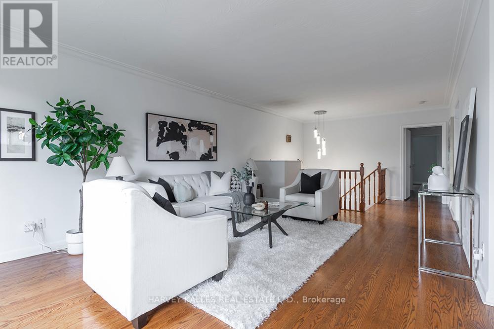 135 Combe Avenue, Toronto, Ontario  M3H 4K2 - Photo 7 - C13143060