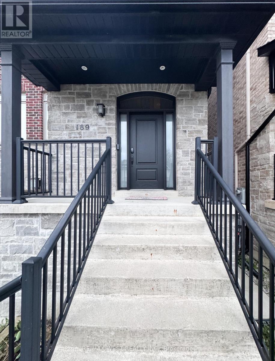 189 Townsgate Drive, Vaughan, Ontario  L4J 8J5 - Photo 3 - N13139094