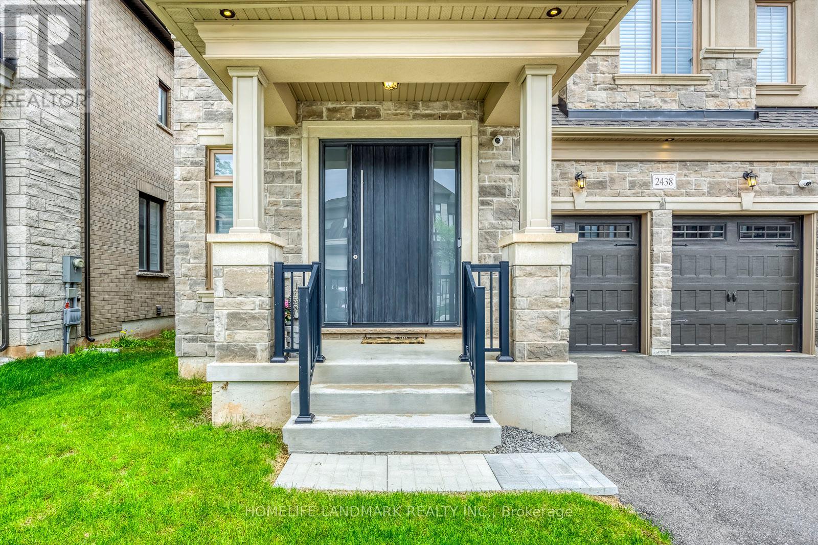 2438 Irene Crescent, Oakville, Ontario  L6M 5M2 - Photo 2 - W12978116