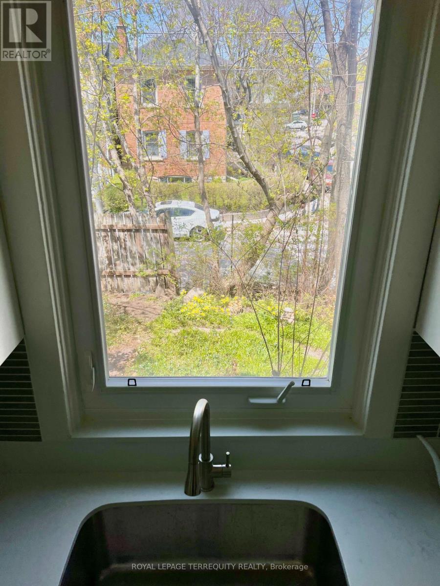 57 Queensdale Avenue, Toronto, Ontario  M4J 1Y1 - Photo 12 - E13143178