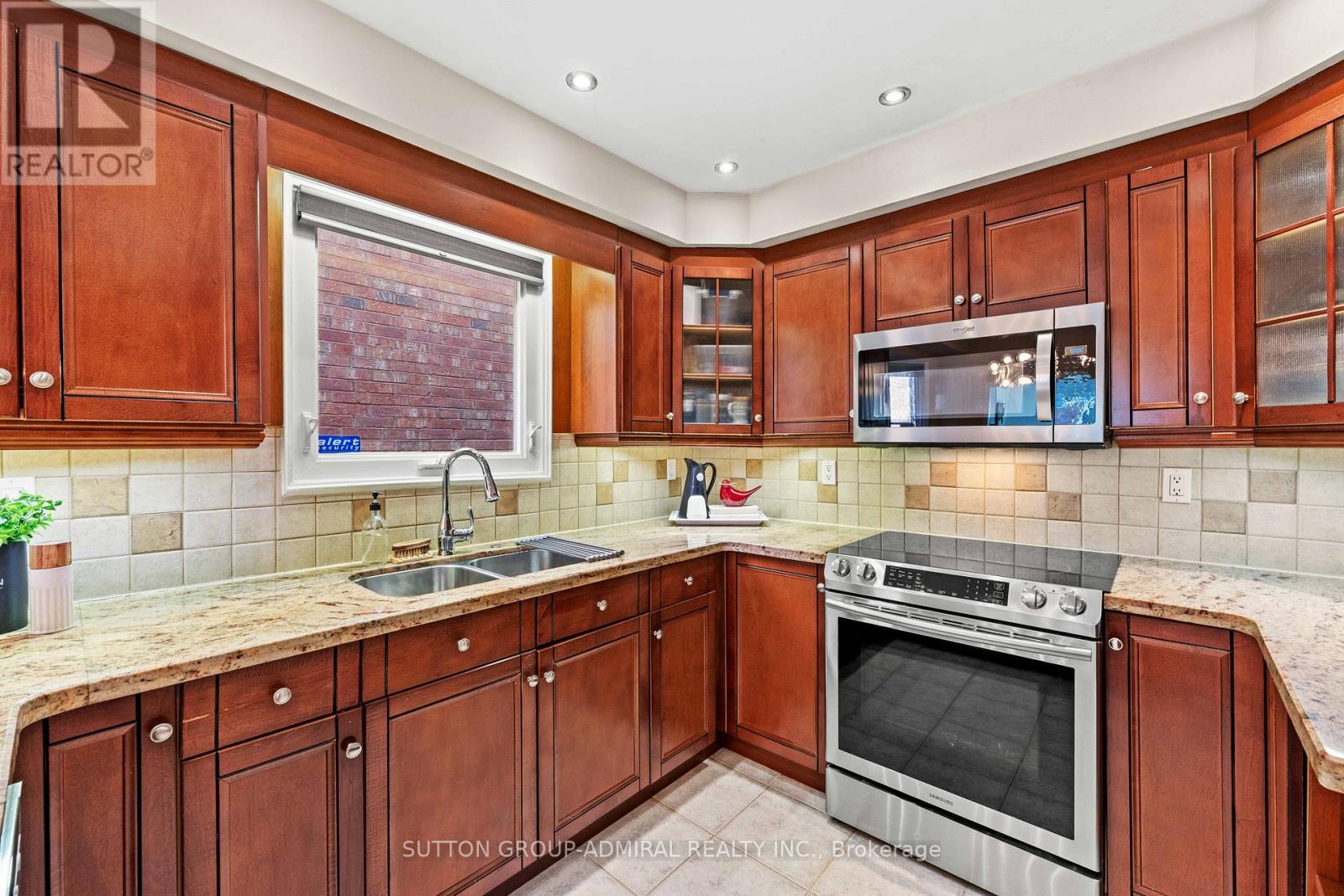 27 Ramblewood Lane, Vaughan, Ontario  L4J 6R8 - Photo 10 - N13143222