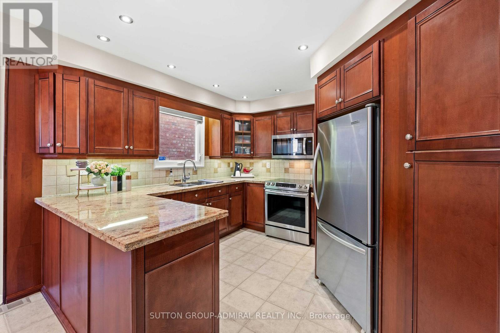 27 Ramblewood Lane, Vaughan, Ontario  L4J 6R8 - Photo 8 - N13143222