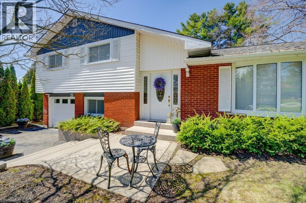25 Carey Street, Waterdown, Ontario  L8B 0L5 - Photo 4 - 40820447
