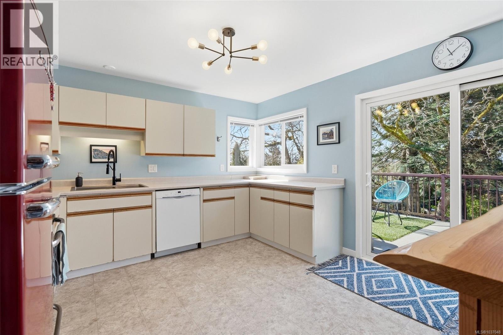 877 Kindersley Rd, Esquimalt, British Columbia  V9A 4N1 - Photo 6 - 1037048