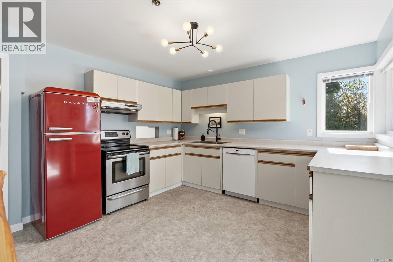 877 Kindersley Rd, Esquimalt, British Columbia  V9A 4N1 - Photo 7 - 1037048