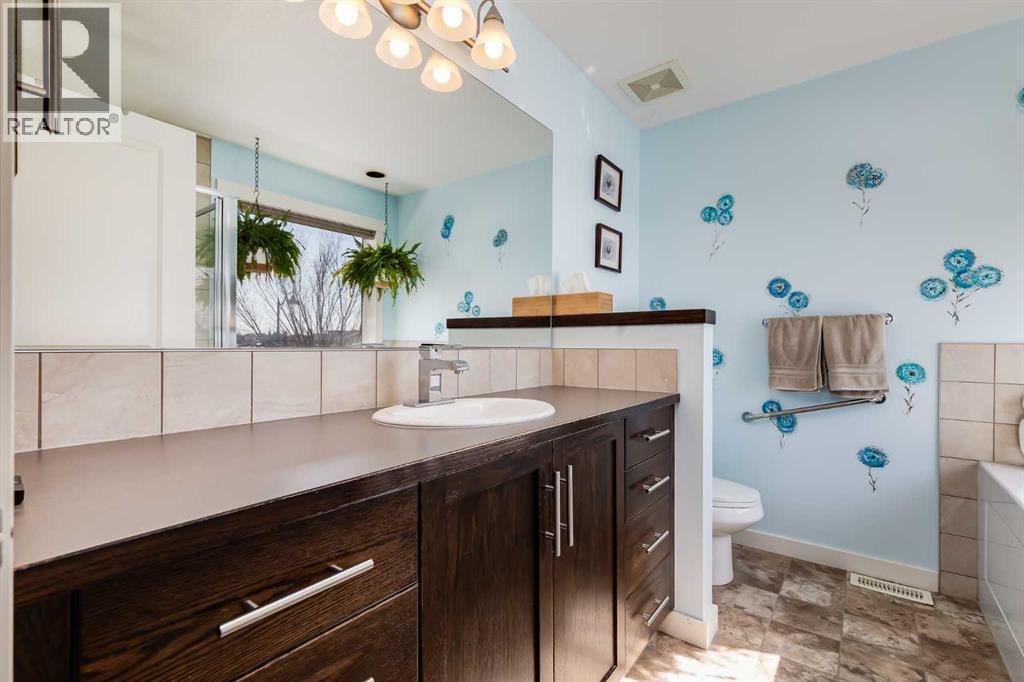 2 Elgin Meadows Green SE, Calgary, Alberta  T2Z 0L8 - Photo 27 - A2303639