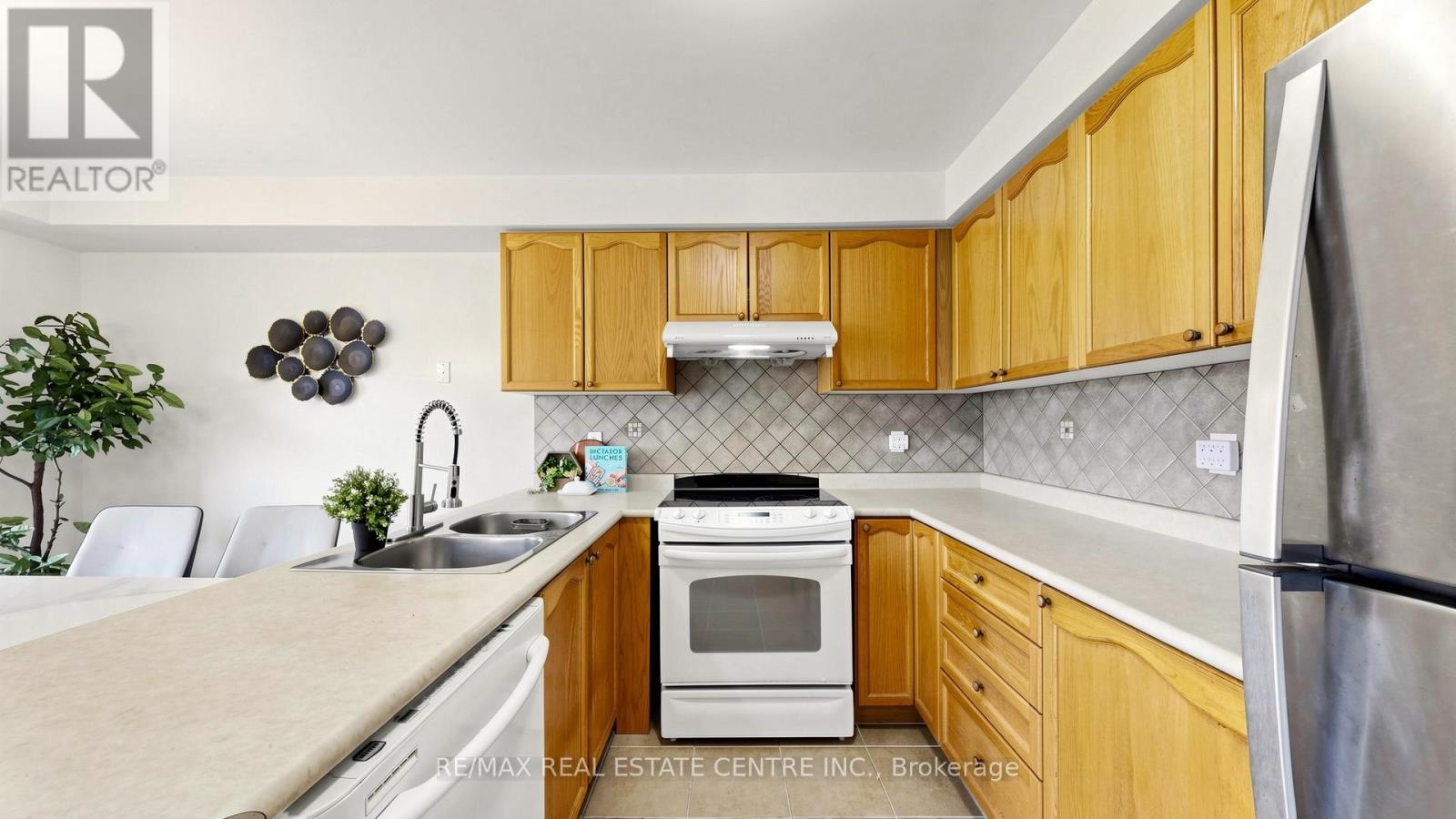 80 Sweetwood Circle, Brampton (Fletcher's Meadow), Ontario  L7A 2S1 - Photo 12 - W13142792