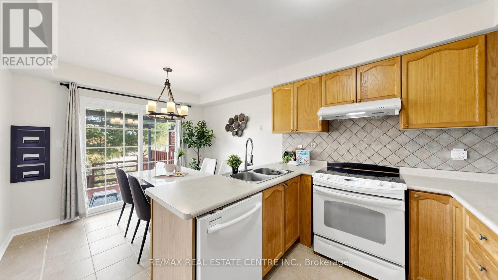 80 Sweetwood Circle, Brampton (Fletcher's Meadow), Ontario  L7A 2S1 - Photo 13 - W13142792