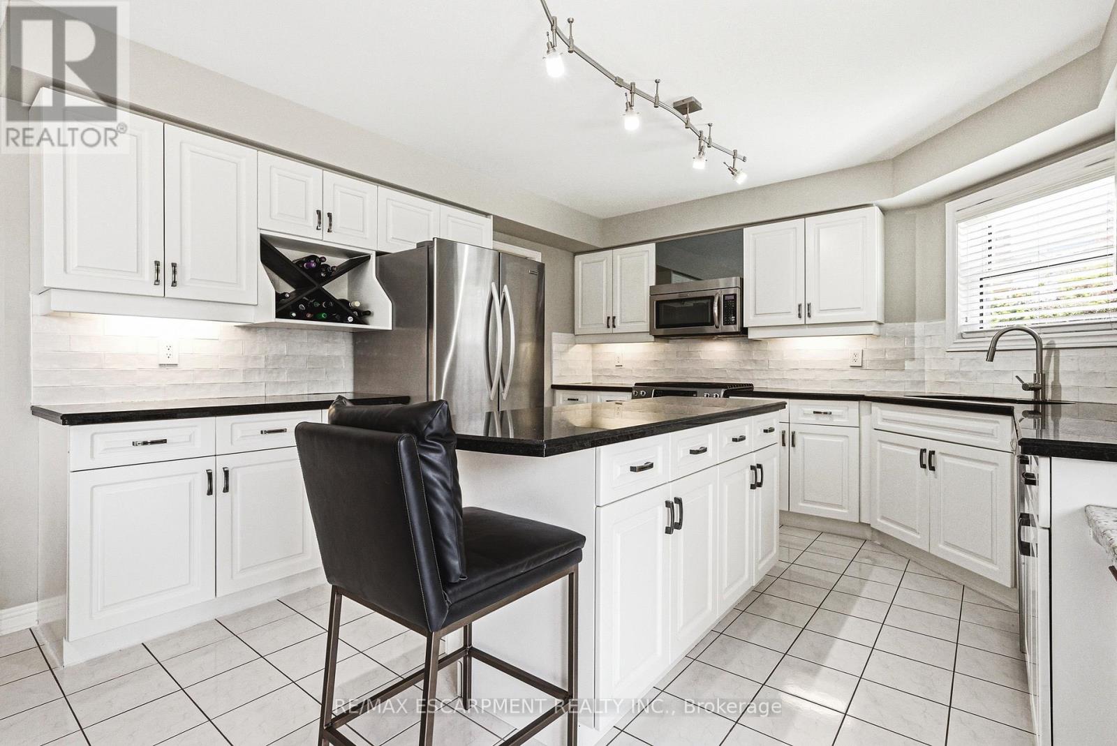 2162 Country Club Drive, Burlington, Ontario L7M 4B1 - Photo 11 - W13142844