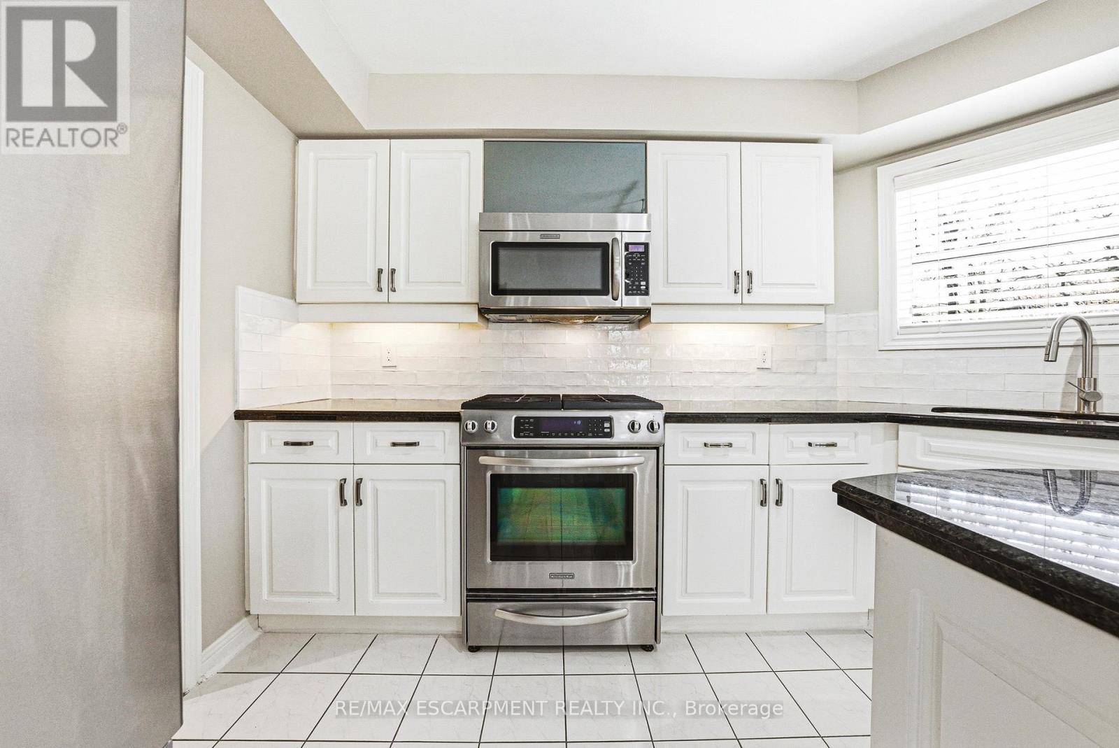 2162 Country Club Drive, Burlington, Ontario L7M 4B1 - Photo 12 - W13142844