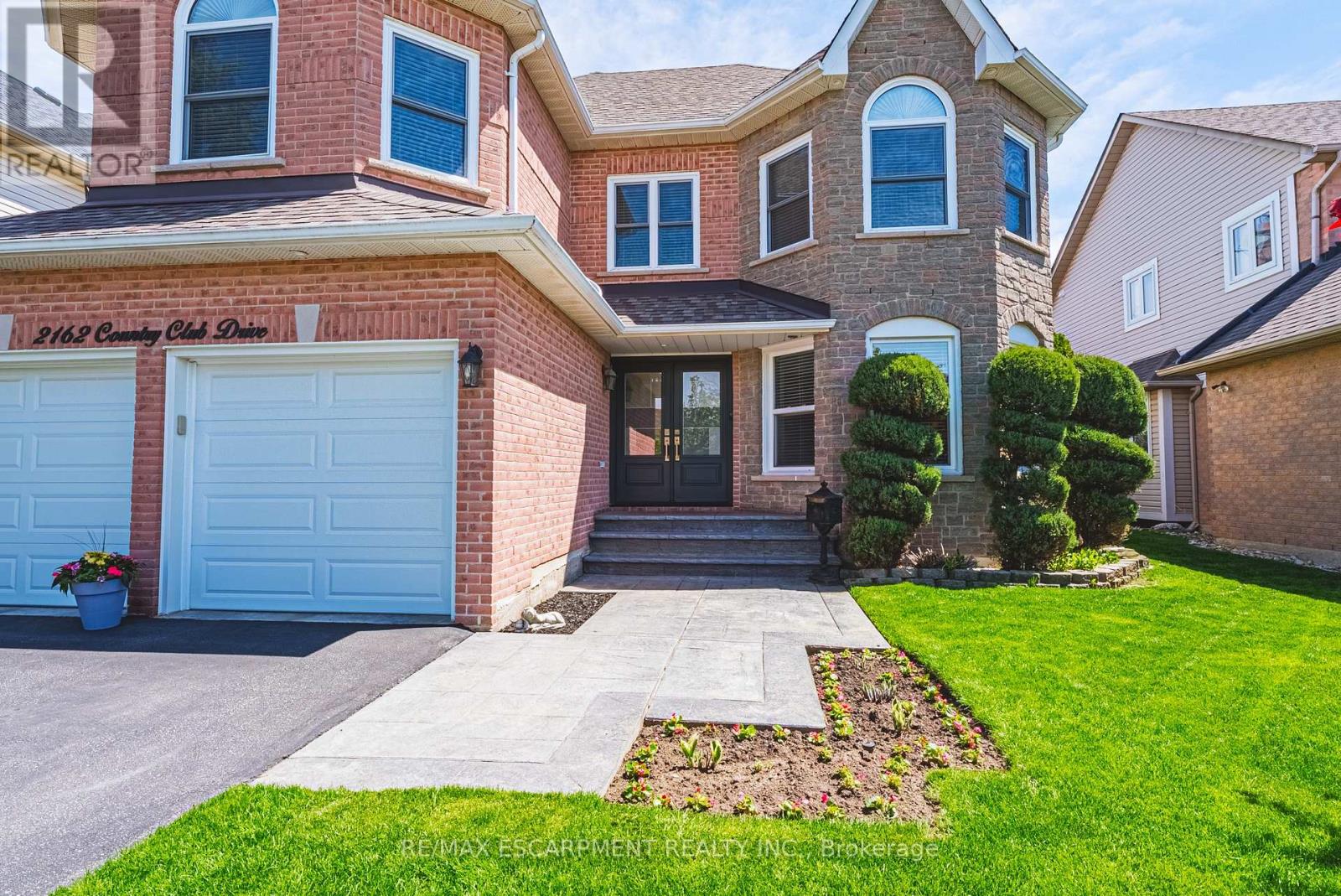 2162 Country Club Drive, Burlington, Ontario L7M 4B1 - Photo 3 - W13142844