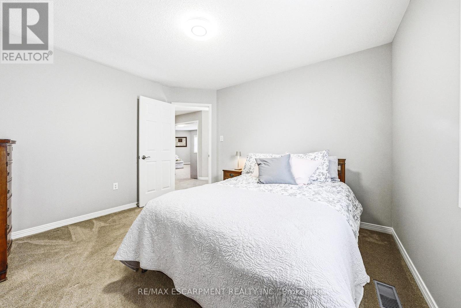 2162 Country Club Drive, Burlington, Ontario L7M 4B1 - Photo 30 - W13142844
