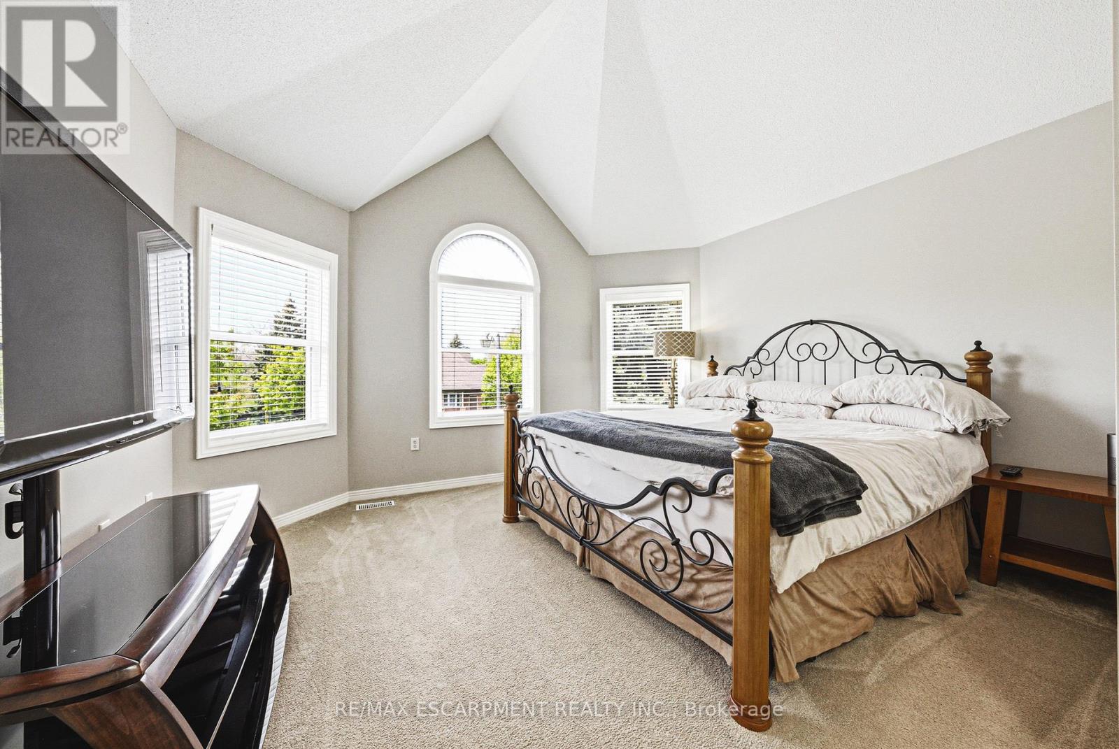 2162 Country Club Drive, Burlington, Ontario L7M 4B1 - Photo 35 - W13142844