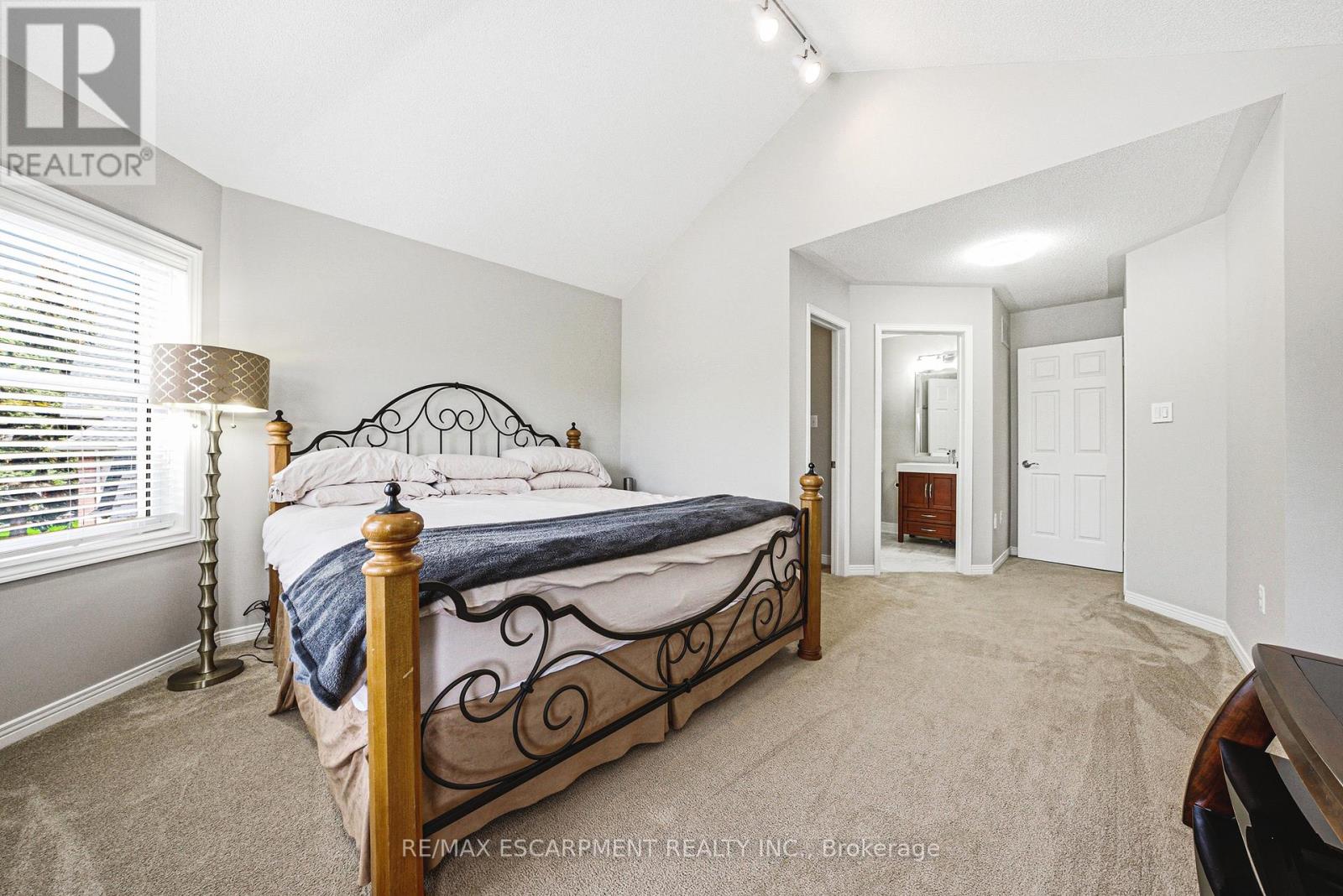 2162 Country Club Drive, Burlington, Ontario L7M 4B1 - Photo 36 - W13142844