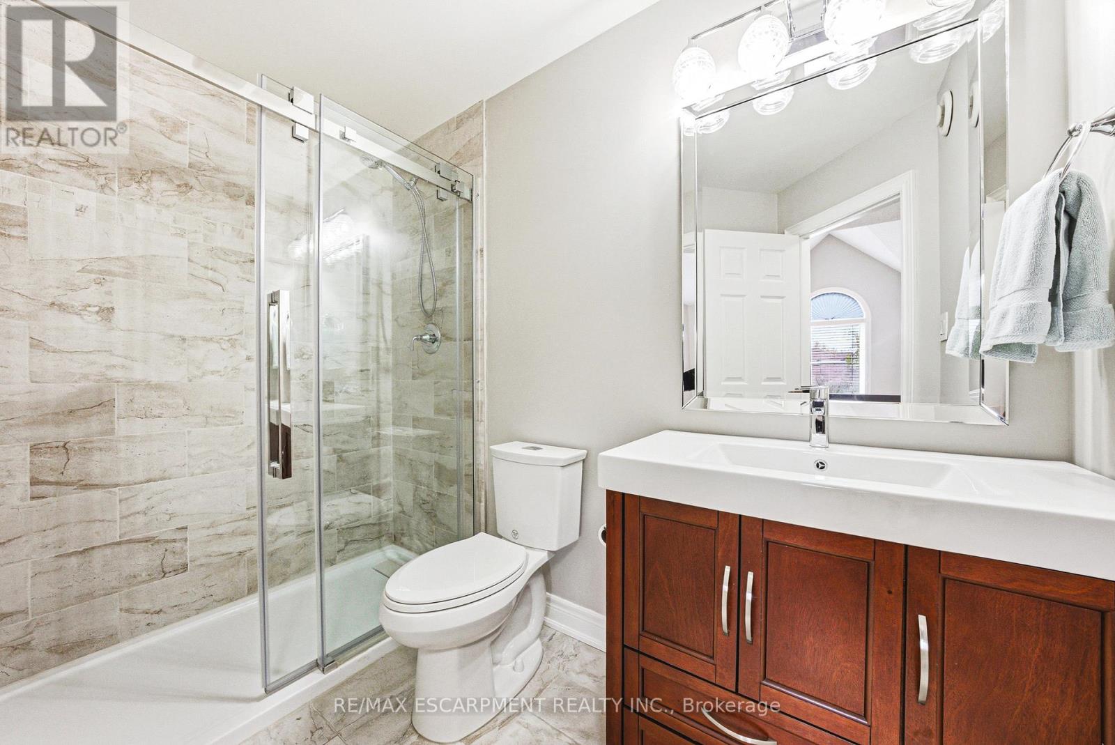 2162 Country Club Drive, Burlington, Ontario L7M 4B1 - Photo 37 - W13142844