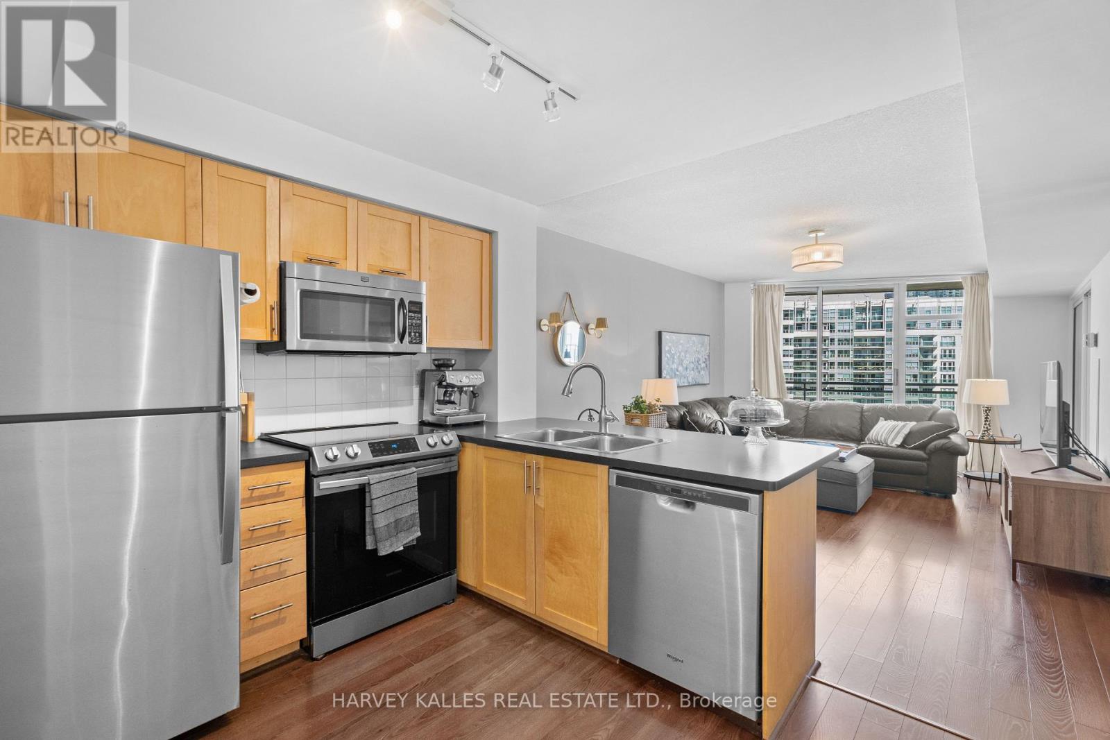 803 - 650 Queens Quay W, Toronto, Ontario  M5V 3N2 - Photo 1 - C13142982
