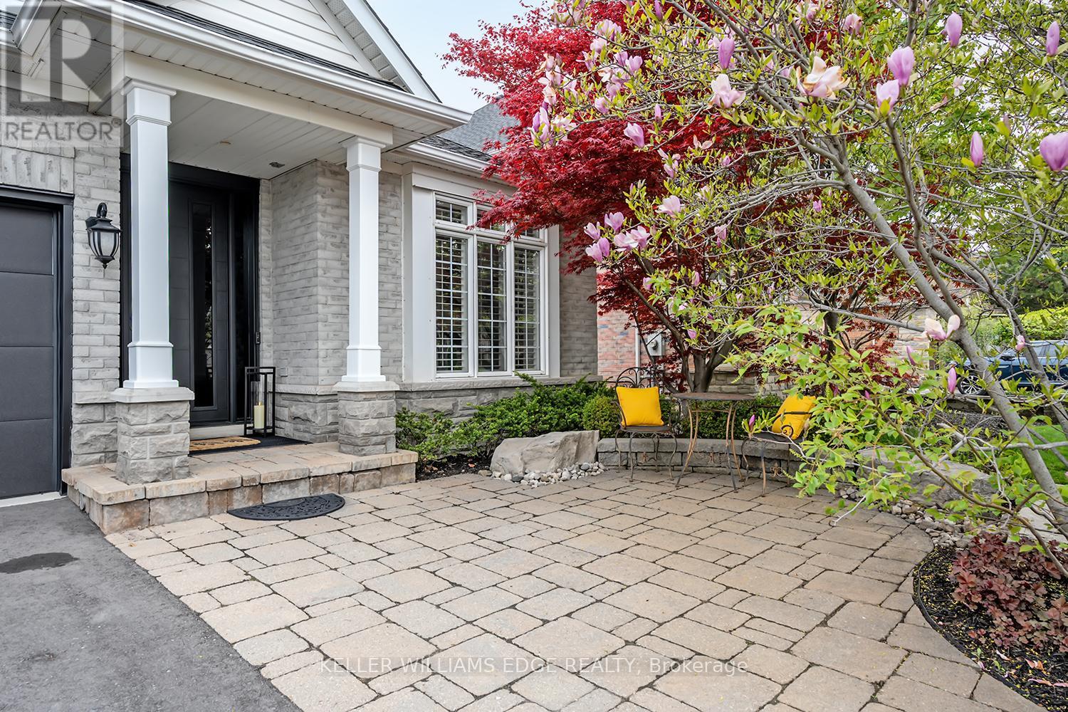 4285 Couples Crescent, Burlington, Ontario  L7M 4Y8 - Photo 3 - W13142856