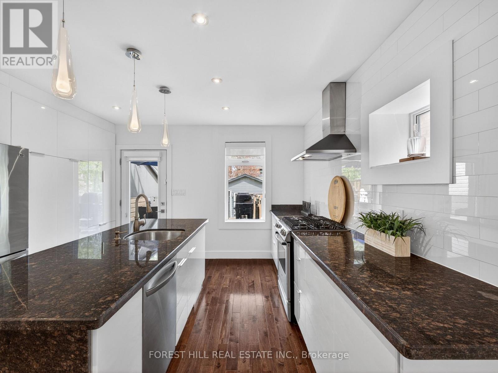 1045 Dovercourt Road, Toronto, Ontario M6H 2X7 - Photo 11 - W13142868