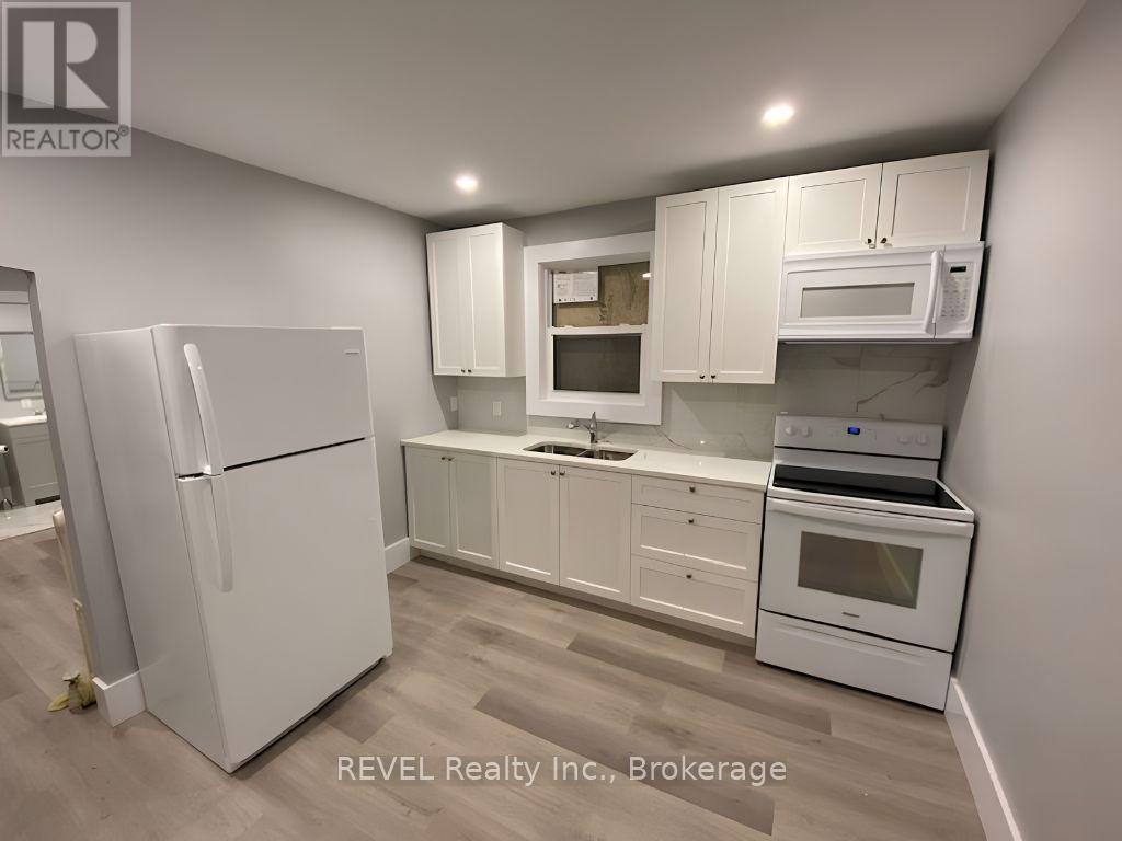 Lower - 21 Plymouth Road, Welland, Ontario  L3B 3C4 - Photo 2 - X13143232