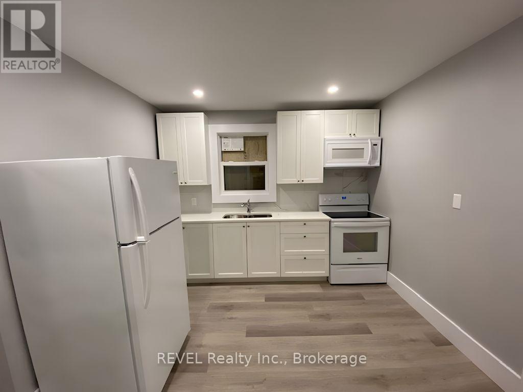 Lower - 21 Plymouth Road, Welland, Ontario  L3B 3C4 - Photo 3 - X13143232
