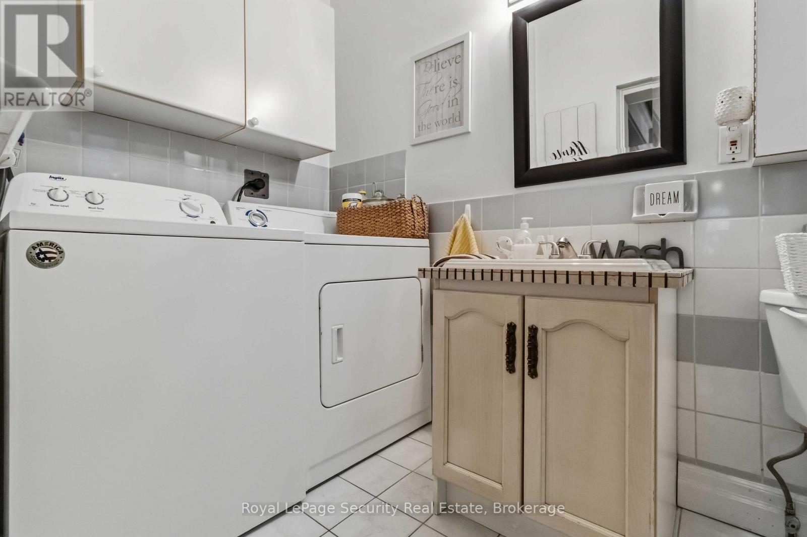 27 Holley Avenue, Toronto, Ontario  M9N 2C4 - Photo 16 - W13142928
