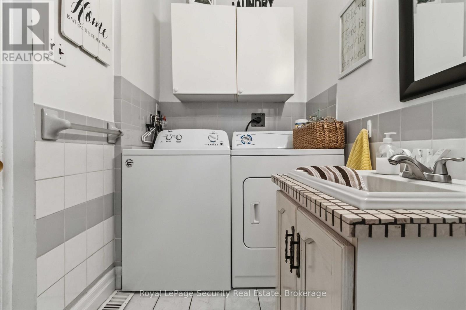 27 Holley Avenue, Toronto, Ontario  M9N 2C4 - Photo 17 - W13142928