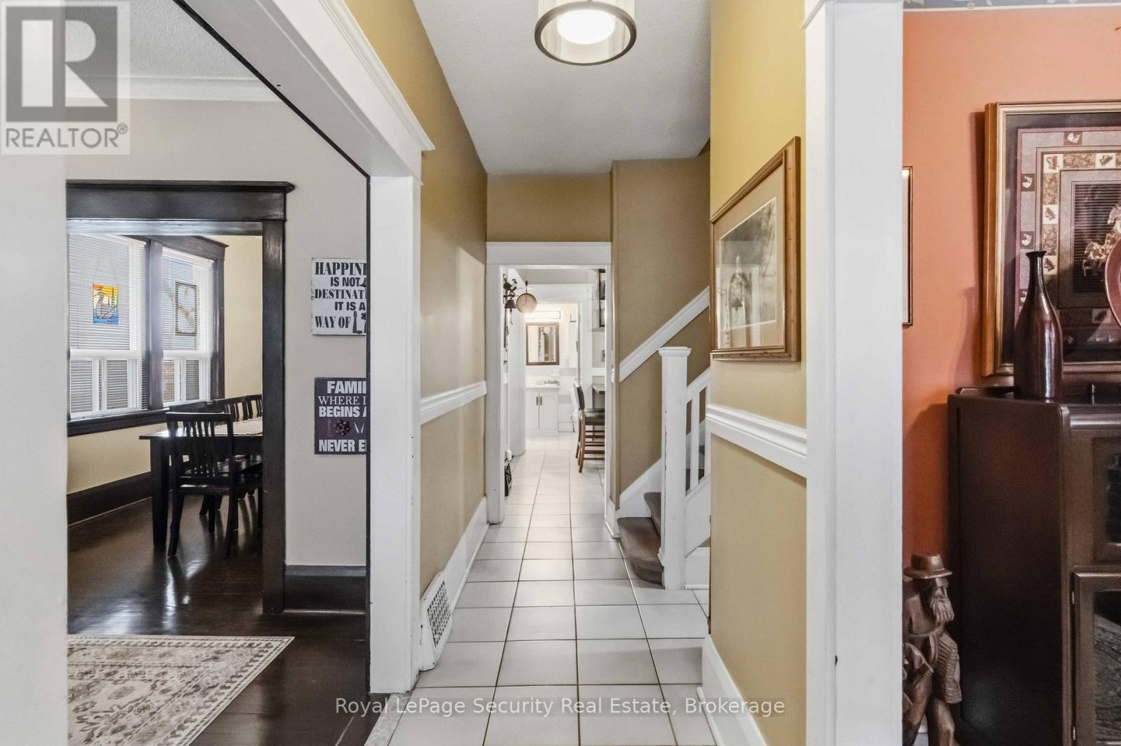 27 Holley Avenue, Toronto, Ontario  M9N 2C4 - Photo 4 - W13142928