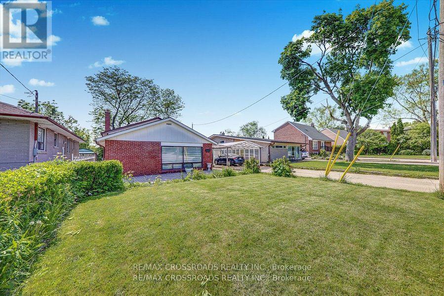 18 Demarco Boulevard, Toronto, Ontario  M6L 2W1 - Photo 2 - W13142980